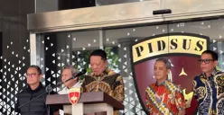 Jaksa Agung Muda Tindak Pidana Khusus (Jampidsus) Kejaksaan Agung Febrie Adriansyah saat konferensi pers di Gedung Bundar Kejaksaan Agung, Jakarta Selatan, Jumat, 10 Juli 2026. (Sumber: Poskota/ Ali Mansur)