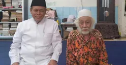 Potret KH Marsudi Syuhud (kiri) saat melakukan silaturahmi kepada ulama Banten, Abuya Muhtadi Dimyathi (kanan). (Sumber: Istimewa)