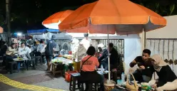 Suasana kuliner gultik di kawasan Blok M, Jakarta Selatan. (Sumber: Poskota/Ali Mansur)