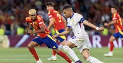 Mbappe dan Lamal saat duel. Pertandingan ini menjadi pertemuan kedua kedua negara sepanjang sejarah ajang Piala Dunia. (Sumber: FIFA)
