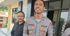 Kapolsek Tajurhalang, Iptu Raden Suwito memberikan keterangan media di Mapolsek Tajurhalang, Kabupaten Bogor, Jumat, 17 Juli 2026. (Sumber: Poskota/Angga Pahlevi)