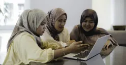 ILUSTRASI - Peserta mengikuti tes IELTS sebagai salah satu persyaratan pengajuan Working Holiday Visa (WHV) Australia.