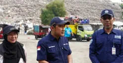 Wakil Wali Kota Depok, Chandra didampingi Kadis DLHK Reni Siti Nuraeni meninjai TPA Cipayung Pasca kebakaran, Jumat, 17 Juli 2026. (Sumber: Istimewa)