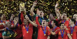 Trofi Piala Dunia menjadi simbol penghargaan tertinggi bagi negara yang berhasil menjuarai Piala Dunia 2026, selain hadiah uang puluhan juta dolar AS. (Sumber: FIFA)