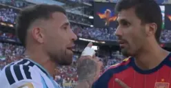 Nicolas Otamendi dan Rodri terlibat percakapan tegang setelah final Piala Dunia 2026 antara Argentina dan Spanyol. (Sumber: Facebook)