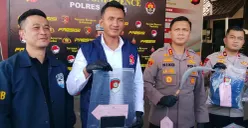 Jajaran Polres Cimahi menggelar perkara kasus begal kurir di Mako Polres Cimahi, Rabu, 22 Juli 2026. (Sumber: Poskota/Gatot Poedji Utomo)