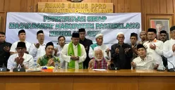 Para ulama mendeklarasikan penolakan LGBT di gedung DPRD Kabupaten Pandeglang. (Sumber: Dok. Istimewa)