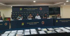 Konferensi pers Ditreskrimum Polda Metro Jaya terkait jaringan tindak pidana perdagangan orang (TPPO) dengan modus menawarkan pekerjaan ART di Turki, di Mapolda Metro Jaya, Jakarta Selatan. (Sumber: Poskota/ Ali Mansur)