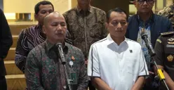 Jaksa Agung Muda Pengawasan (Jamwas) Rudi Margono yang juga sekaligus Koordinator Tim Sembilan saat memberikan keterangan pers di Gedung Kejaksaan Agung, Jakarta Selatan, Jumat, 24 Juli 2026 malam. (Sumber: Kejagung)