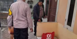 Bayi laki-laki ditemukan terlantar di depan rumah Kampung Kelapa RT 04/RW 02, Desa Rawa Panjang, Kecamatan Bojonggede, Kabupaten Bogor, Minggu, 26 Juli 2026. (Sumber: Poskota/Angga Pahlevi)