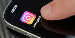 Angka 012486 kembali viral di TikTok setelah muncul dalam permainan kode pager di Run BTS! Episode 136. Kode ini memiliki makna romantis, yakni "aku mencintaimu selamanya. (Sumber: Wikimedia Commons)