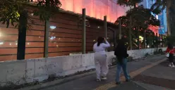 Ketinggian pagar di lobby utama Bangunan Blok Plaza, Kebayoran Baru, Jakarta Selatan, ditambah, Jumat, 31 Juli 2026. (Sumber: Poskota/Ali Mansur)