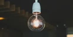 Penyebab dan cara mengatasi tagihan listrik membengkak di rumah. (Sumber: Pexels/Czapp Arpad)