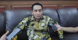 M. Habibi Arhat, Ketua Fraksi Golkar DPRD Pandeglang, mendorong Kejaksaan Negeri (Kejari) Pandenglang memperketat pengawasan MBG. (Sumber: Poskota | Foto: SamsuI Fatoni)