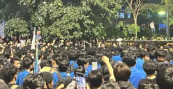 Massa aksi yang hendak berunjuk rasa di kawasan Bunderan HI, Jakarta Pusat, tertahan di kawasan Jalan Jenderal Sudirman, Jumat, 12 Juni 2026.(Sumber: Poskota/ Pandi Ramedhan)