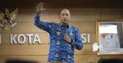 Wali Kota Bekasi, Tri Adhianto mengurangi penggunaan kendaraan dinas untuk efisiensi anggaran. (Sumber: Dok. Istimewa)