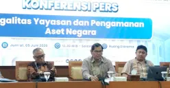 Wakil Rektor II UIN Jakarta Imam Subchi (tengah) saat memberikan keterangan pers terkait Legalitas Yayasan dan Pengamanan Aset Negara di Universitas Islam Negeri (UIN) Syarif Hidayatullah Jakarta. (Sumber: Poskota/ Ali Mansur)