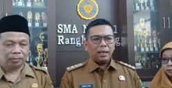Gubernur Banten, Andra Soni usai meninjau kegiatan SPMB. (Sumber: Istimewa)