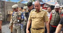 Wali Kota Bekasi Tri Adhianto memantau proses penataan Pasar Baru dan Jalan Juanda. (Sumber: Dok. Pemkot Bekasi)