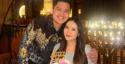 Selebgram Sarah Gibson bersama dengan suaminya Diska Resha Putra yang diduga selingkuh. (Sumber: Instagram/@sarahgibson21)