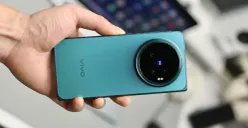 vivo X Fold 6 resmi meluncur di China dengan kamera utama 200 MP, baterai 7.000 mAh, dan chipset MediaTek Dimensity 9500 Super Edition. (Sumber: X/@raihanhan121)