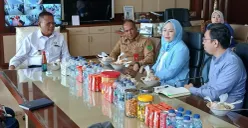 Wali Kota Prabumulih, Arlan menemui jajaran PT Patra Drilling Contractor di Kantor Wali Kota Prabumulih, Selasa, 23 Juni 2026. (Sumber: Dok. Istimewa)