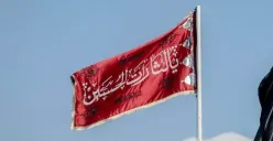 Pengibaran bendera merah di atas Masjid Jamkaran, kota suci Qom, Iran, viral di media sosial usai tewasnya Pemimpin Tertinggi Iran, Ayatollah Ali Khamenei. (Sumber: X/@)