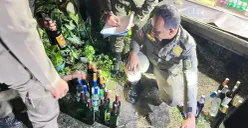 Petugas Satpol PP Kabupaten Bogor merazia warung kelontong yang jual miras di Kecamatan Sukaraja. (Sumber: Dok. Satpol PP)