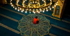 Ilustrasi. Simak jadwal lengkap itikaf Masjid Istiqlal Ramadan 2026. (Sumber: Pexels/Ayna)
