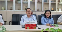 Konferensi pers RSHH perihal viralnya video seorang wanita yang diduga dimasukkan secara paksa ke Poli Jiwa oleh suaminya sendiri, Senin, 9 Maret 2026. (Sumber: Poskota/Pandi Ramedhan)