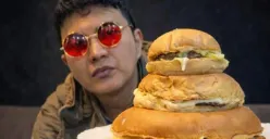 Antrean Aldi's burger disiram air, Aldi Taher tanggapi santai (Sumber: Instagram/@aldis.burger)