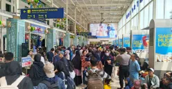 Suasana kepadatan pemudik di Stasiun Pasar Senen. (Sumber: Poskota/Ali Mansur)