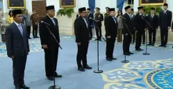 Presiden Prabowo Subianto melantik Sugiono sebagai Menteri Koordinator Bidang Pembangunan Manusia dan Kebudayaan di Istana Kepresidenan, Jakarta, Kamis (1/10/2026). (Sumber: Istimewa)