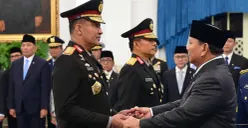 Presiden Prabowo Subianto melantik  Komisaris Jenderal Polisi Suyudi Ario Seto sebagai Kepala Kepolisian Negara Republik Indonesia (Kapolri) di Istana Negara, Jakarta, Kamis, 1 Oktober 2026. (Sumber: Humas Mabes Polri)