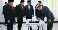 Proses pencopotan Ana Supriyatna sebagai Kasatpol PP Kabupaten Tangerang setelah tersandung kasus dugaan pelecehan. (Sumber: Dok. Istimewa)