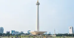 Monumen Nasional (Monas) di Jakarta Pusat menjadi pilihan wisata akhir pekan dengan harga tiket terjangkau, area terbuka, dan wisata sejarah. (Sumber: Jakarta Smart City)