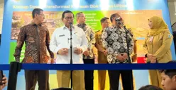 Gubernur Jakarta, Pramono Anung memberikan sambutan di acara Peluncuran konsep desain Transformasi Blok M Fase Ultimate, Jakarta Selatan, Selasa, 6 Oktober 2026. (Sumber: Poskota/Syifa Putri)