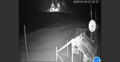 Gunung Anak Krakatau kembali mengalami erupsi pada Senin malam, 6 Oktober 2026. (Sumber: Dok: MAGMA Indonesia/Pos Pengamatan Gunung Api Anak Krakatau)