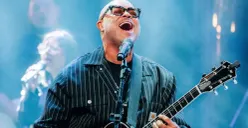 Potret penyanyi asal Amerika Serikat, Israel Houghton yang kemungkinan visanya akan ditolak imigrasi Indonesia. (Sumber: Instagram/@israelhoughton)