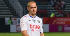Manuel Bihr mengabaikan jabatan tangan Presiden Prabowo di penyerahan medali final FIFA ASEAN Cup 2026. (Sumber: Dok. Wikimedia Commons/El_Loko fur)
