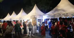 Suasana ramai di area UMKM binaan PLN UID Jakarta Raya di Plaza Timur SUGBK, Jakarta Pusat, selama gelaran FIFA ASEAN Cup 2026. (Sumber: Dok. PLN UID Jakarta Raya)