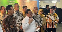 Gubernur Jakarta, Pramono Anung memberikan keterangan kepada wartawan di kawasan Blok M, Jakarta Selatan, Selasa, 6 Oktober 2026. (Sumber: Poskota/Syifa Putri)
