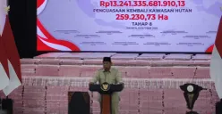 Presiden Prabowo Subianto saat menghadiri acara penyerahan denda administratif dan penyelamatan keuangan negara oleh Satuan Tugas Penertiban Kawasan Hutan (Satgas PKH). (Sumber: Poskota/Ali Mansur)
