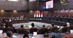 Suasana sidang pengucapan putusan sengketa Perselisihan Hasil Pemilihan Umum Presiden dan Wakil Presiden di Mahkamah Konstitusi (MK), Jakarta Pusat, Selasa, 6 Oktober 2026 malam. (Sumber: Mahkamah Konstitusi)