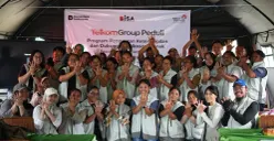 Telkom bersama guru dan peserta kegiatan dalam program pemulihan pembelajaran pascagempa di Kabupaten Manggarai, Nusa Tenggara Timur. (Sumber: Telkom)