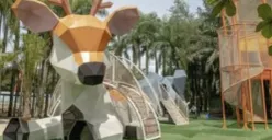 Sejumlah destinasi wisata di Bogor menawarkan pilihan liburan keluarga, mulai dari taman hijau dan wisata alam hingga taman rekreasi dengan beragam wahana. (Sumber: Instagram/@enchantingvalley.bogor)