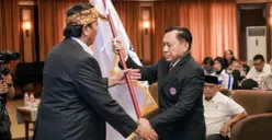 Ketua Umum PBVSI Pusat, Imam Sudjarwo dan Ketua Pengprov PBVSI Banten, Winata. (Sumber: PBVSI Banten)