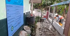 Tembok SDN 03 Tapos, Kota Depok, Jawa Barat, ambruk diperbaiki, Sabtu, 10 Oktober 2026. (Sumber: Poskota/Angga Pahlevi)