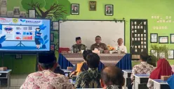 Kepala Dinas Pendidikan Kabupaten Bogor, Rusliandy (tengah) memimpin rapat koordinasi program pengentasan ATS Tingkat kecamatan. (Sumber: Istimewa)