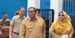 Potret Gubernur DKI Jakarta, Pramono Anung saat berada di Kawasan Pasar Rebo, Jakarta Timur. (Sumber: Poskota/Syifa)